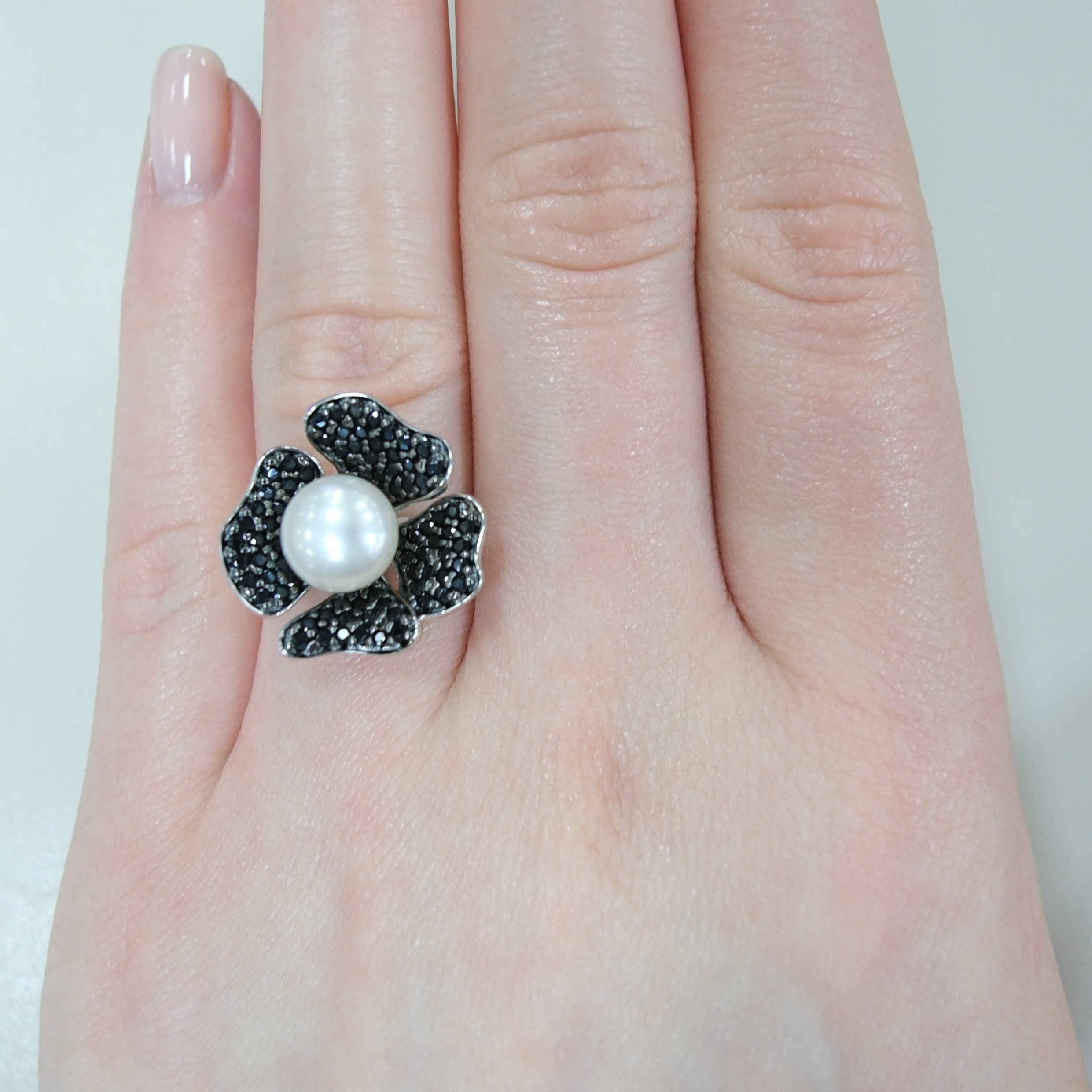 Серебряное кольцо с жемчугом "Цветок"